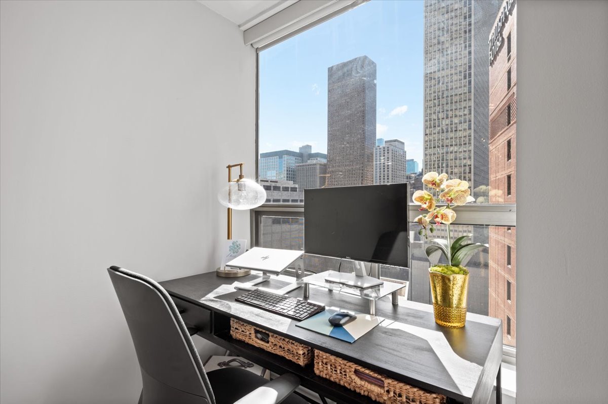 110 East Delaware Place, Unit 1803 Chicago, IL 60611 - Photo 13 of 26