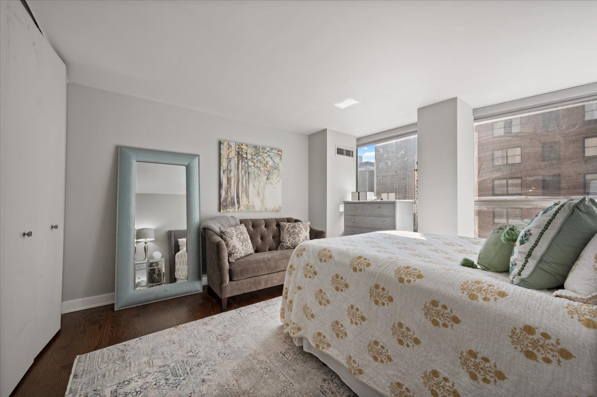 110 East Delaware Place, Unit 1803 Chicago, IL 60611 - Photo 21 of 26