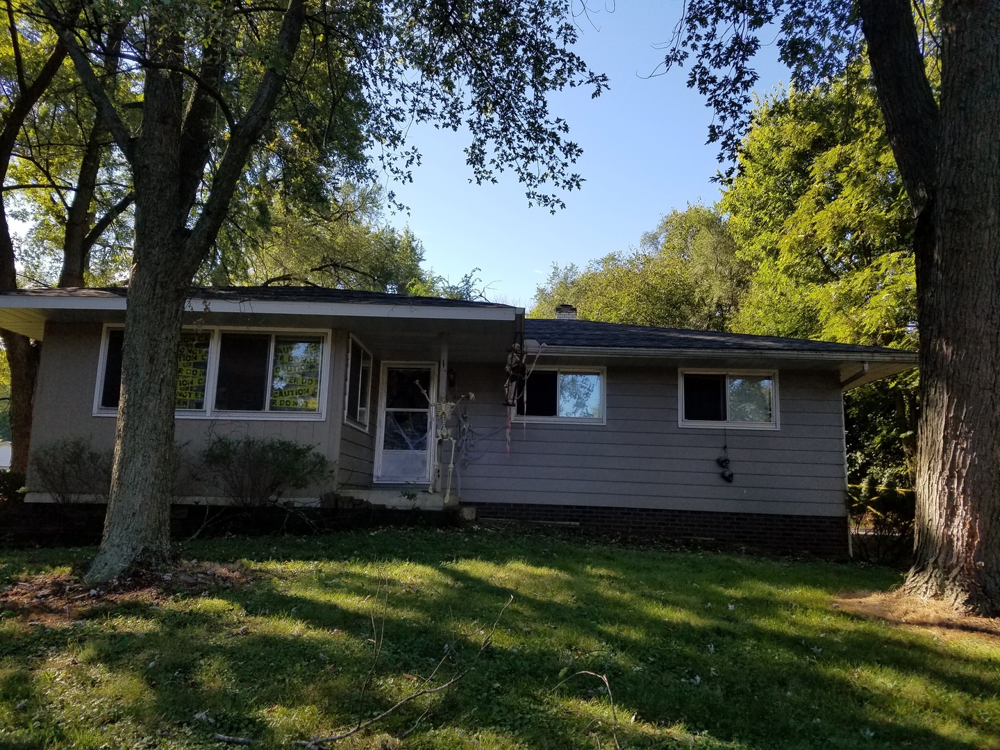 649 Front Street Lisle, IL 60532 - Photo 2 of 2 a front view of a house with a garden