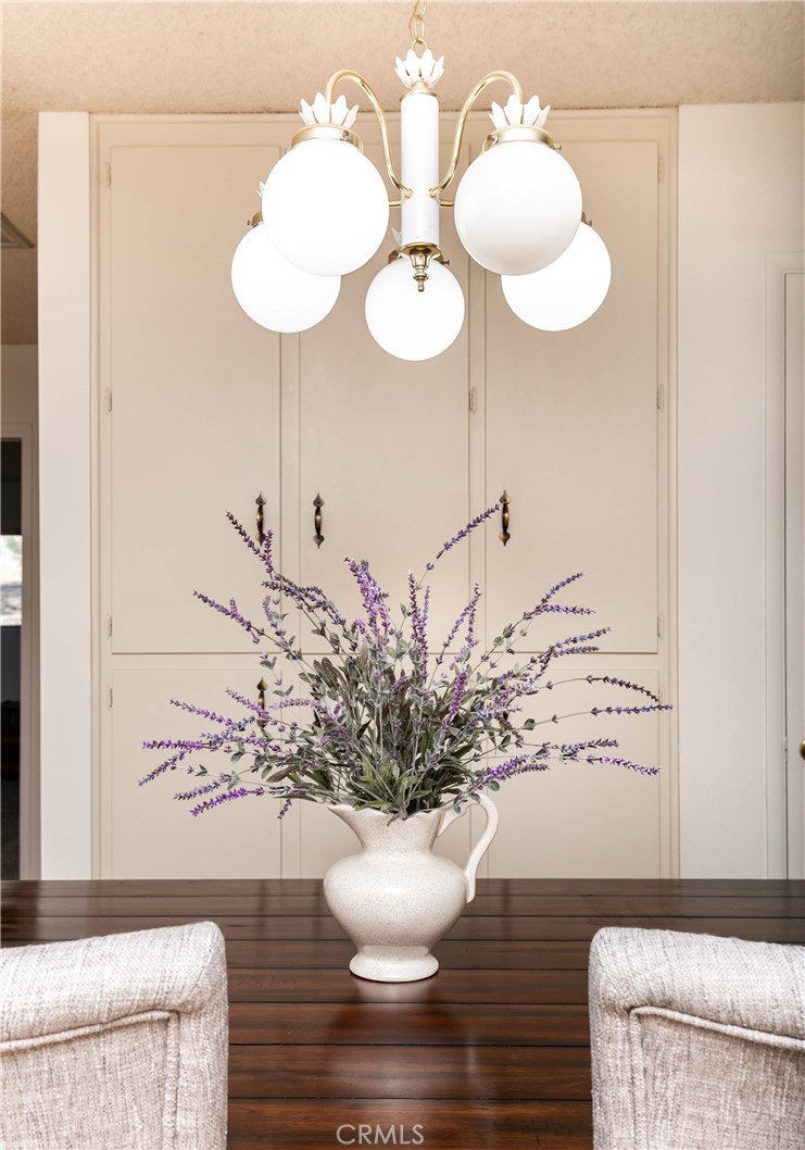 46404 Kings Canyon Road Lancaster, CA 93536 - Photo 13 of 41 a vase of flowers sitting on a table