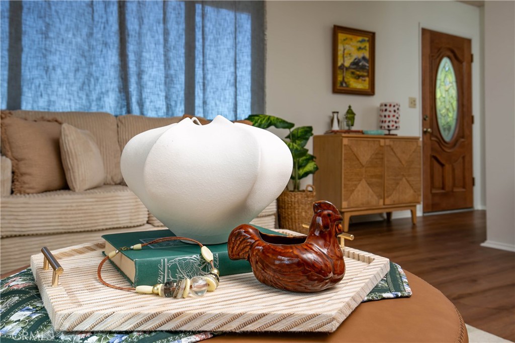 46404 Kings Canyon Road Lancaster, CA 93536 - Photo 7 of 41 a living room with furniture