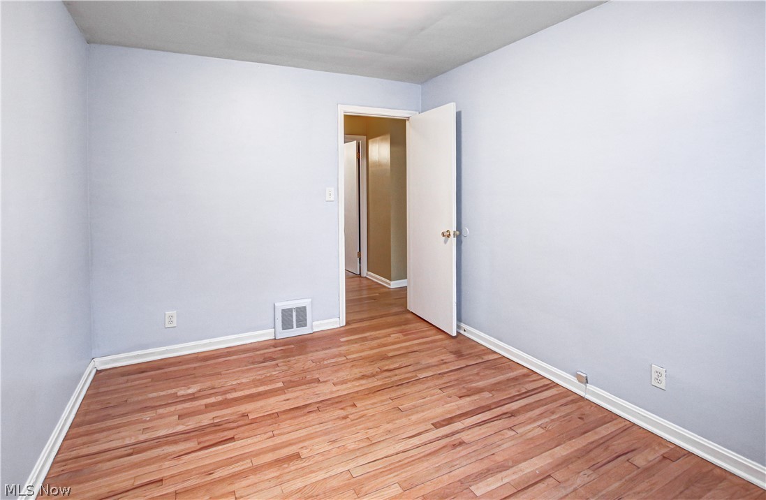 1033 Learidge Road Cleveland, OH 44124 - Photo 16 of 35