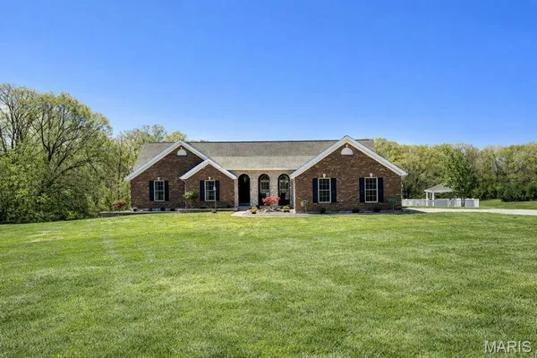 $669,900 | 216 Deer View Drive, Troy, MO 63379