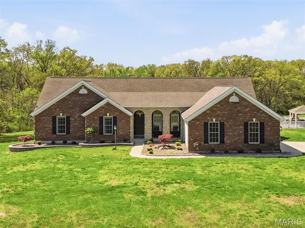 $669,900 | 216 Deer View Drive, Troy, MO 63379