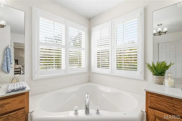 $669,900 | 216 Deer View Drive, Troy, MO 63379