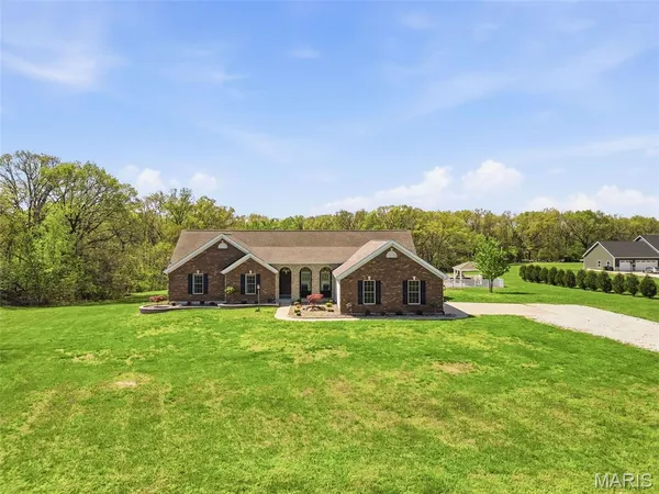 $669,900 | 216 Deer View Drive, Troy, MO 63379