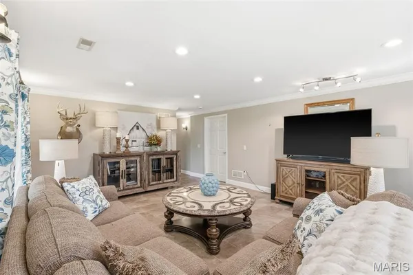 $669,900 | 216 Deer View Drive, Troy, MO 63379