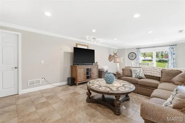 $669,900 | 216 Deer View Drive, Troy, MO 63379