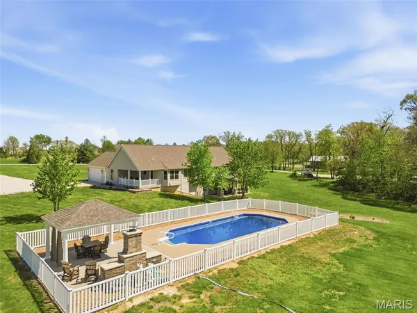 $669,900 | 216 Deer View Drive, Troy, MO 63379