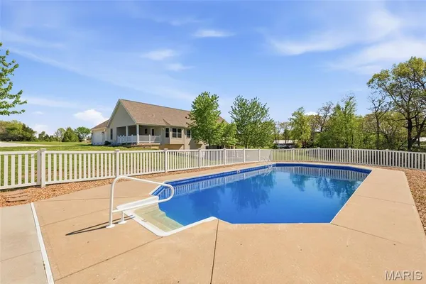 $669,900 | 216 Deer View Drive, Troy, MO 63379