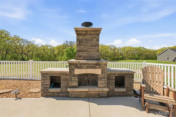 $669,900 | 216 Deer View Drive, Troy, MO 63379