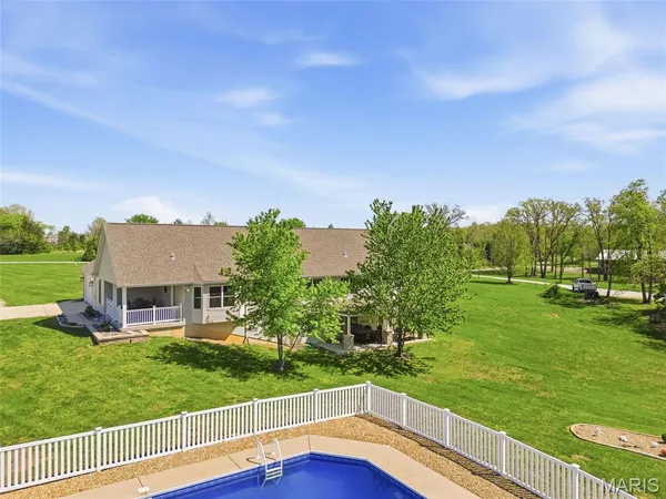 $669,900 | 216 Deer View Drive, Troy, MO 63379