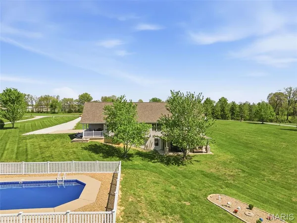 $669,900 | 216 Deer View Drive, Troy, MO 63379
