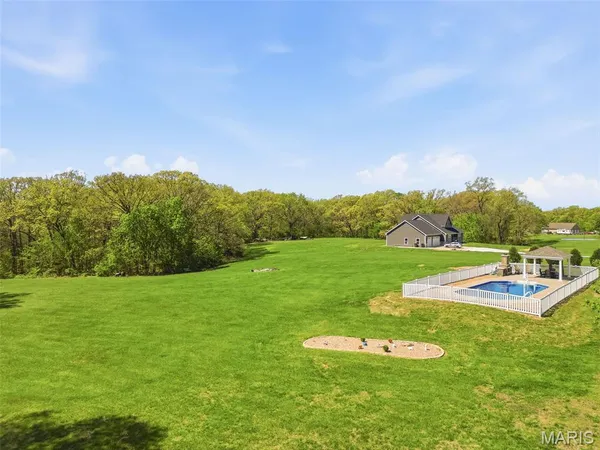 $669,900 | 216 Deer View Drive, Troy, MO 63379
