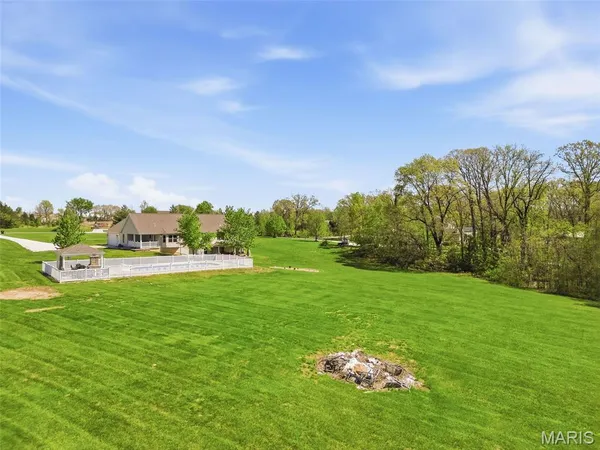 $669,900 | 216 Deer View Drive, Troy, MO 63379
