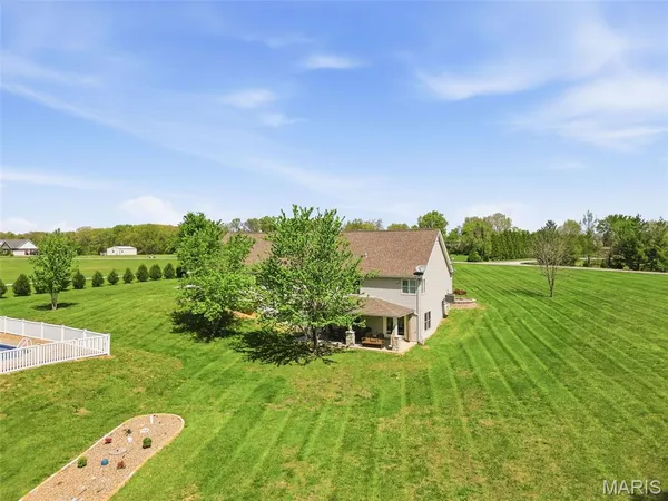 $669,900 | 216 Deer View Drive, Troy, MO 63379