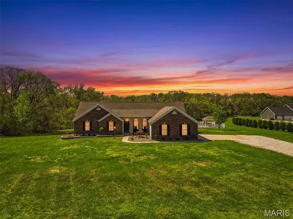 $669,900 | 216 Deer View Drive, Troy, MO 63379