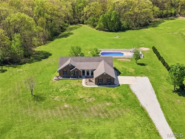 $669,900 | 216 Deer View Drive, Troy, MO 63379