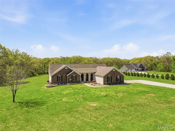 $669,900 | 216 Deer View Drive, Troy, MO 63379