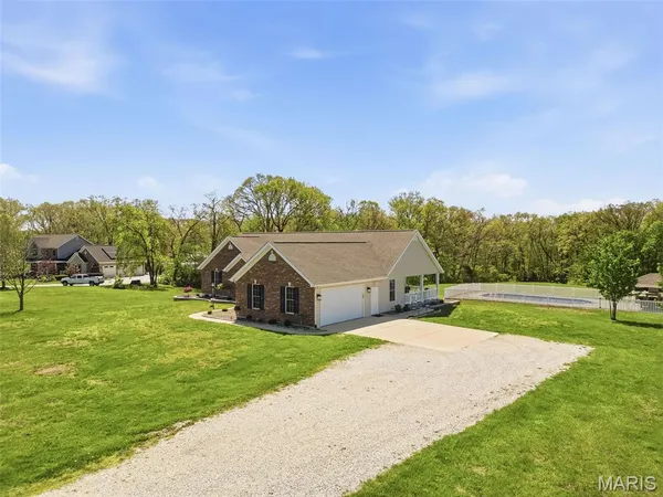 $669,900 | 216 Deer View Drive, Troy, MO 63379