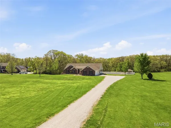 $669,900 | 216 Deer View Drive, Troy, MO 63379