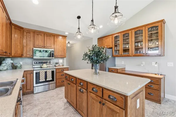 $669,900 | 216 Deer View Drive, Troy, MO 63379