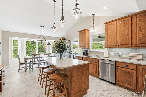 $669,900 | 216 Deer View Drive, Troy, MO 63379