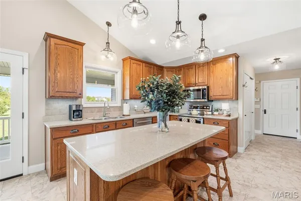 $669,900 | 216 Deer View Drive, Troy, MO 63379