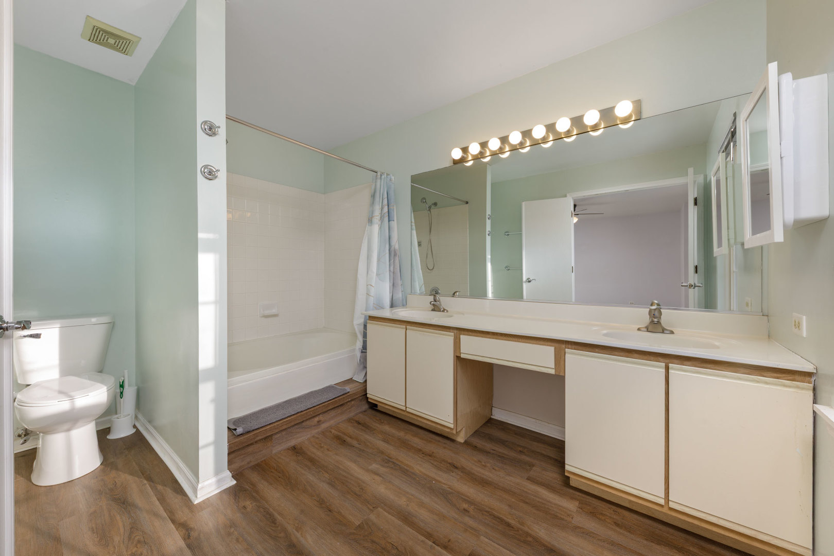 1604 Pebble Beach Circle Elgin, IL 60123 - Photo 21 of 37 a spacious bathroom with a toilet sink and mirror