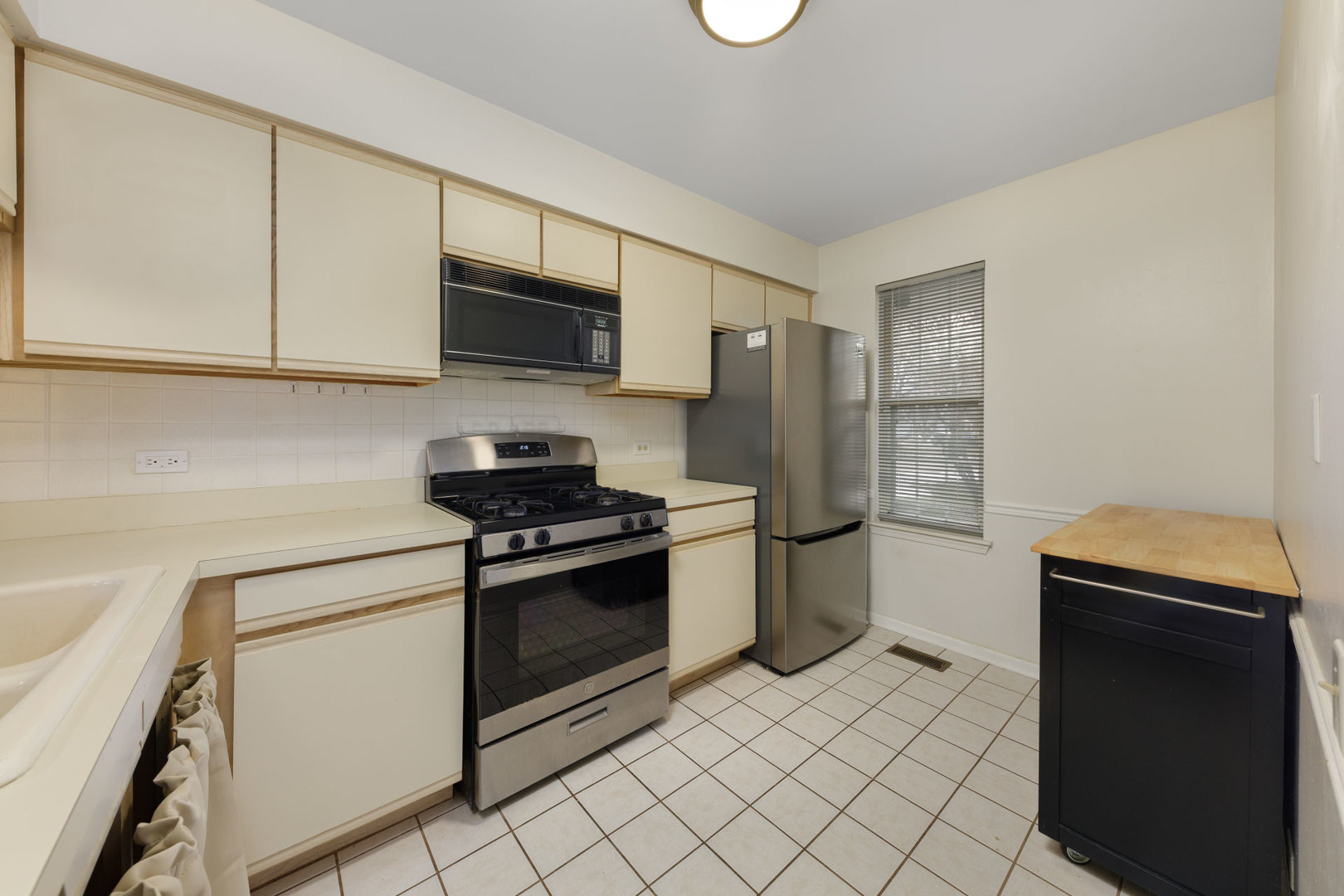 1604 Pebble Beach Circle Elgin, IL 60123 - Photo 5 of 37 a kitchen with stainless steel appliances granite countertop a stove a refrigerator and a microwave