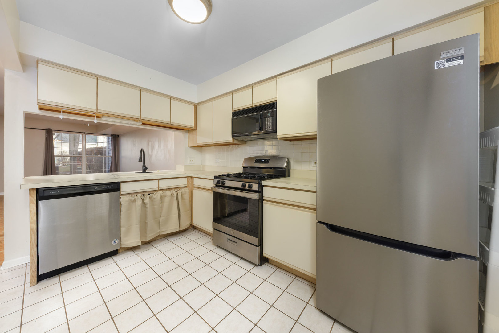 1604 Pebble Beach Circle Elgin, IL 60123 - Photo 7 of 37 a kitchen with white cabinets and white appliances