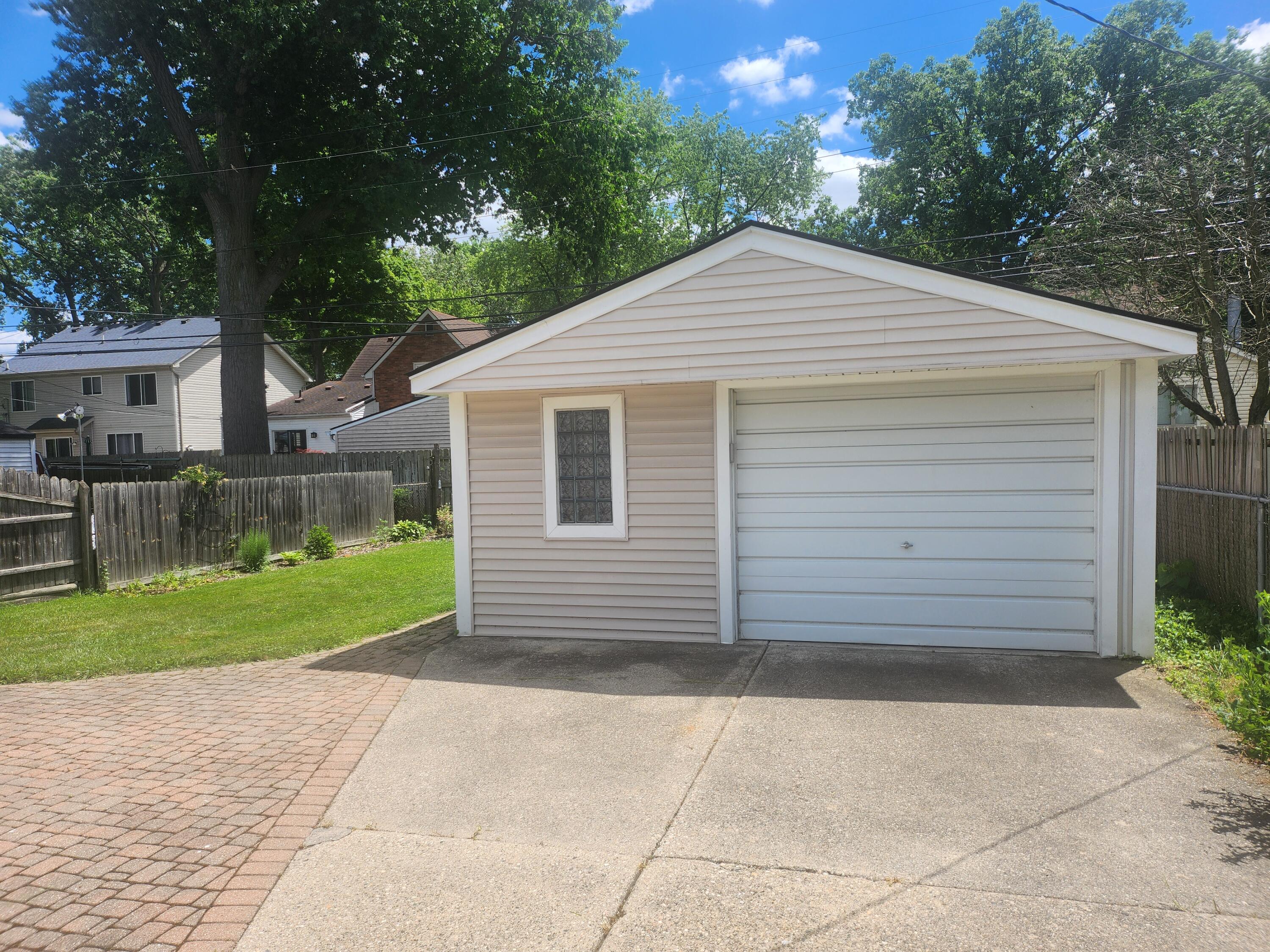 304 Roth Boulevard Clawson, MI 48017 - Photo 33 of 34 20240627_142901