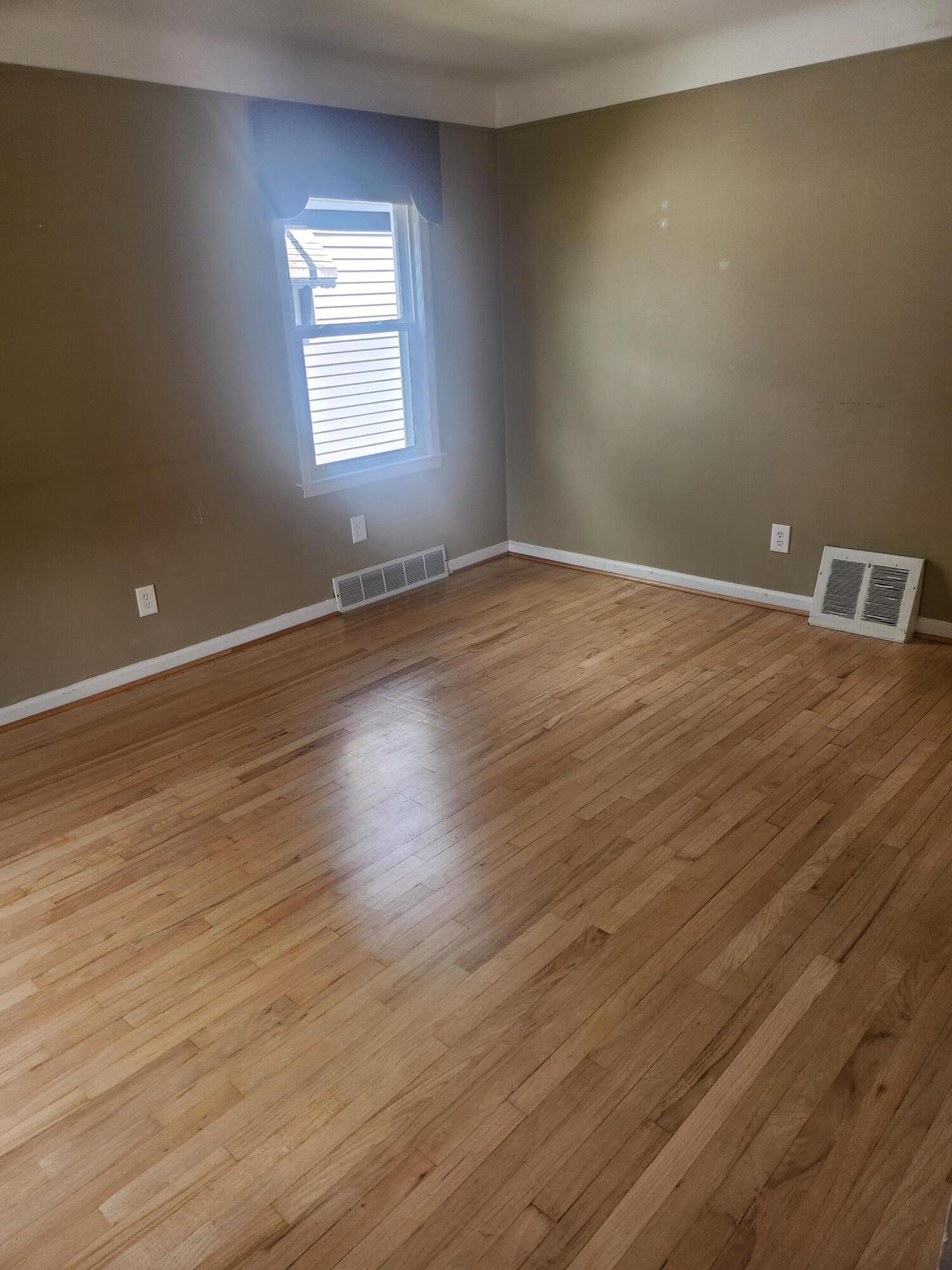 304 Roth Boulevard Clawson, MI 48017 - Photo 4 of 34 20240624_161834