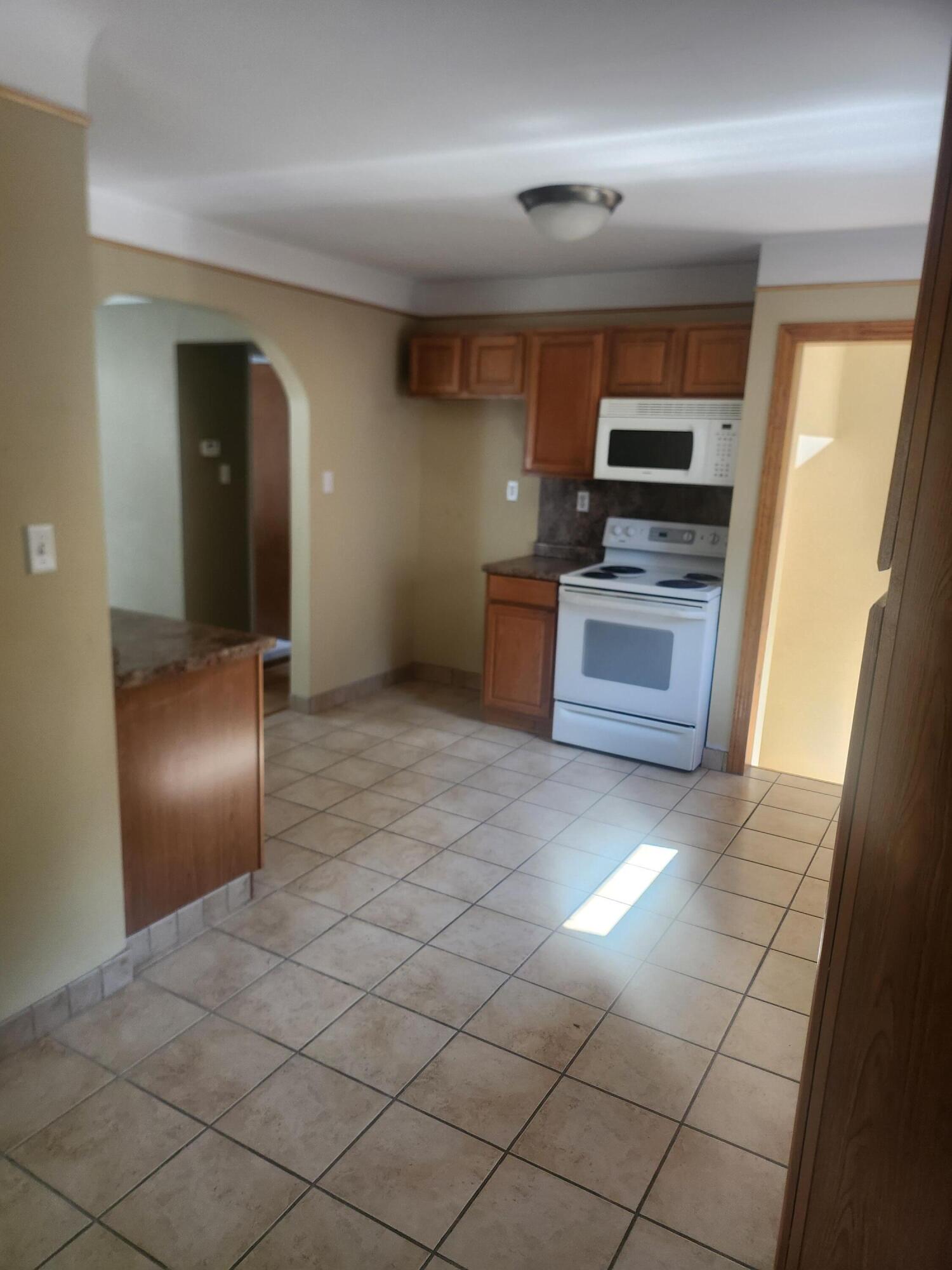 304 Roth Boulevard Clawson, MI 48017 - Photo 6 of 34 20240624_162917