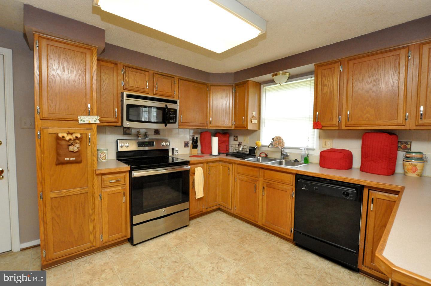 601 Waldorf Road Marlton, NJ 08053 - Photo 4 of 31