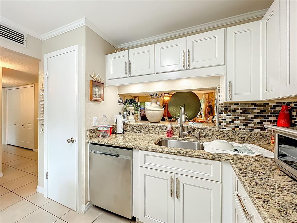 12 Escondido Court, Unit 113 Altamonte Springs, FL 32701 - Photo 10 of 33