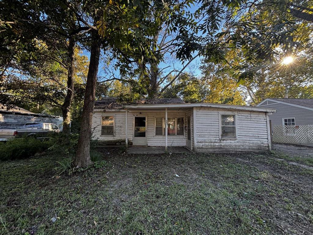 407 South Park Drive Springhill, LA 71075 - Photo 6 of 10 a house that has a tree in front of the house
