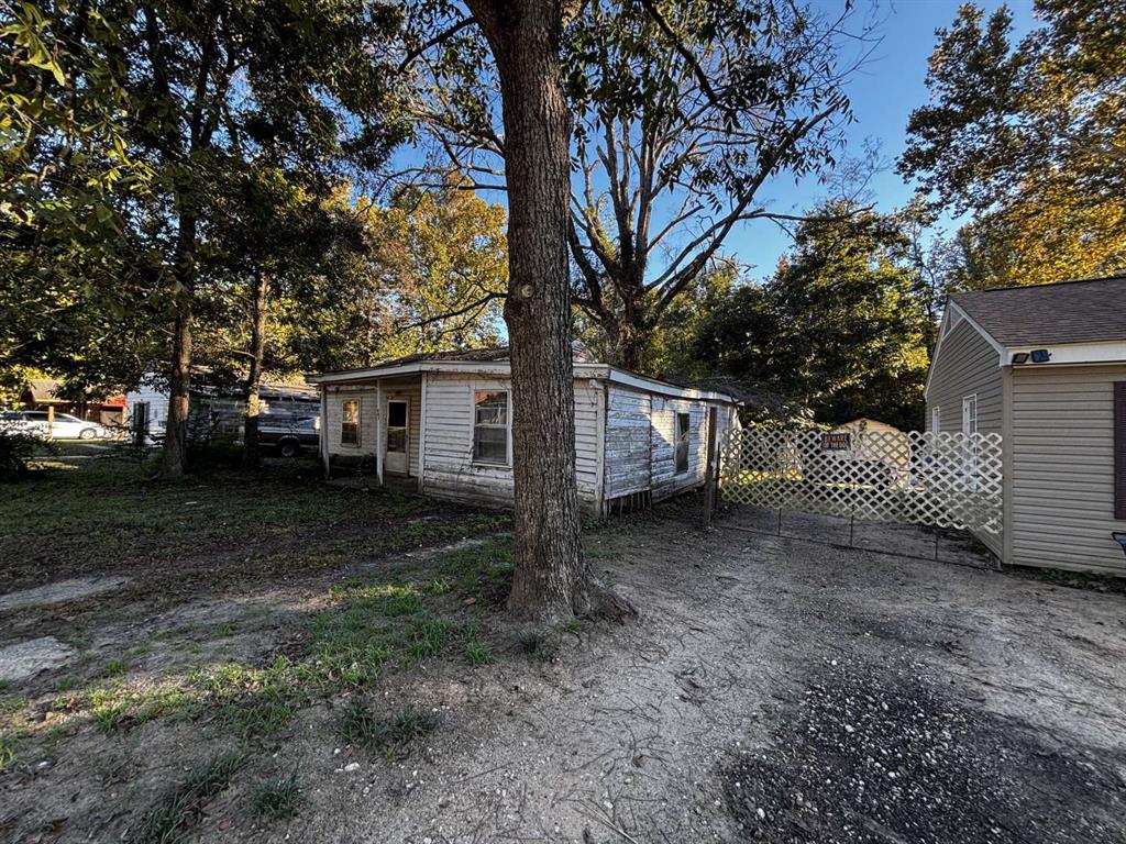 407 South Park Drive Springhill, LA 71075 - Photo 7 of 10 a view of a house with a yard