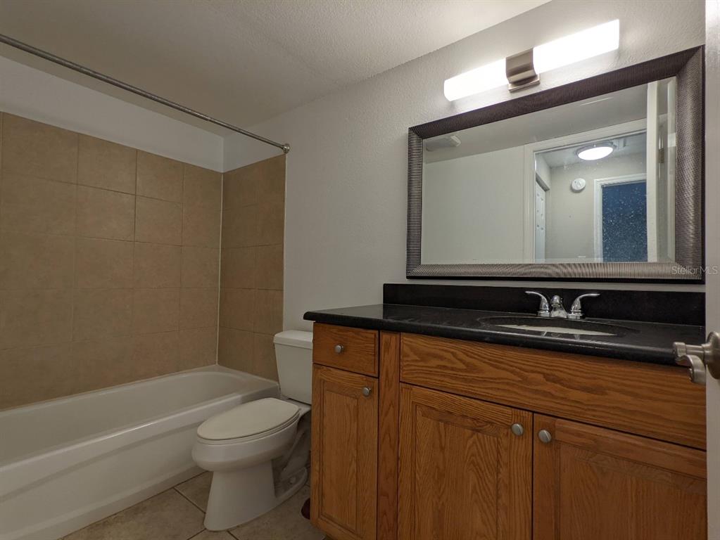 1090 Cocoanut Avenue, Unit 4 Sarasota, FL 34236 - Photo 9 of 13