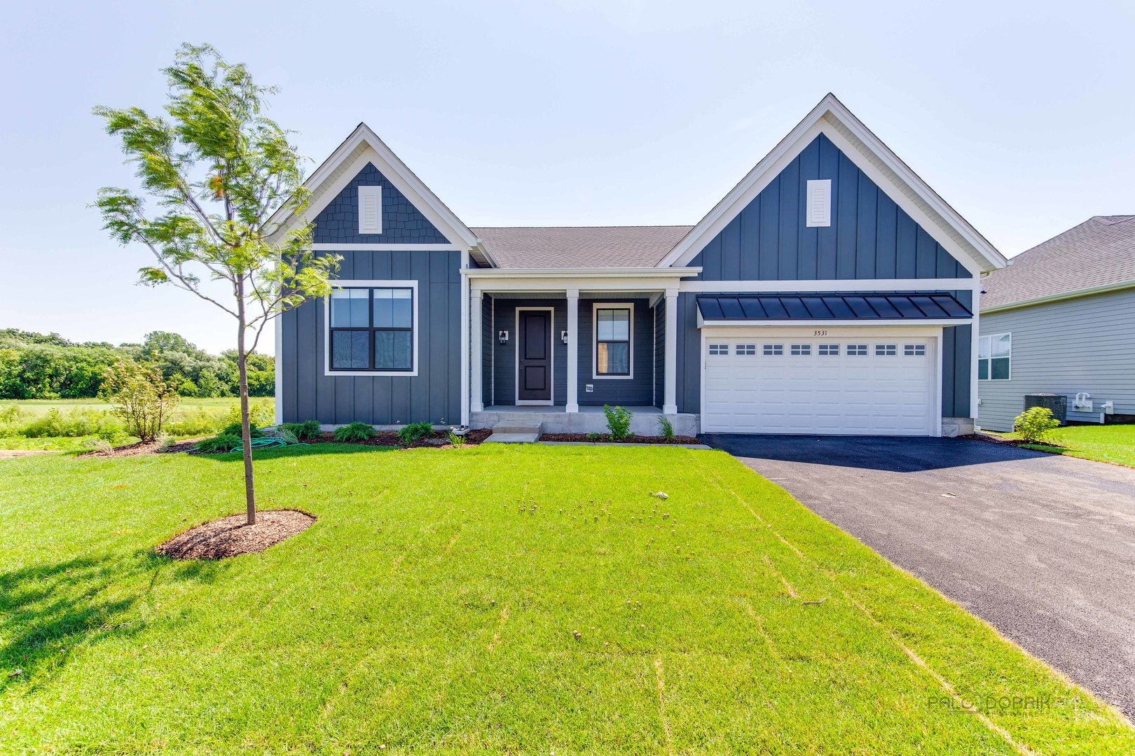 a view of an house with backyard space and porch