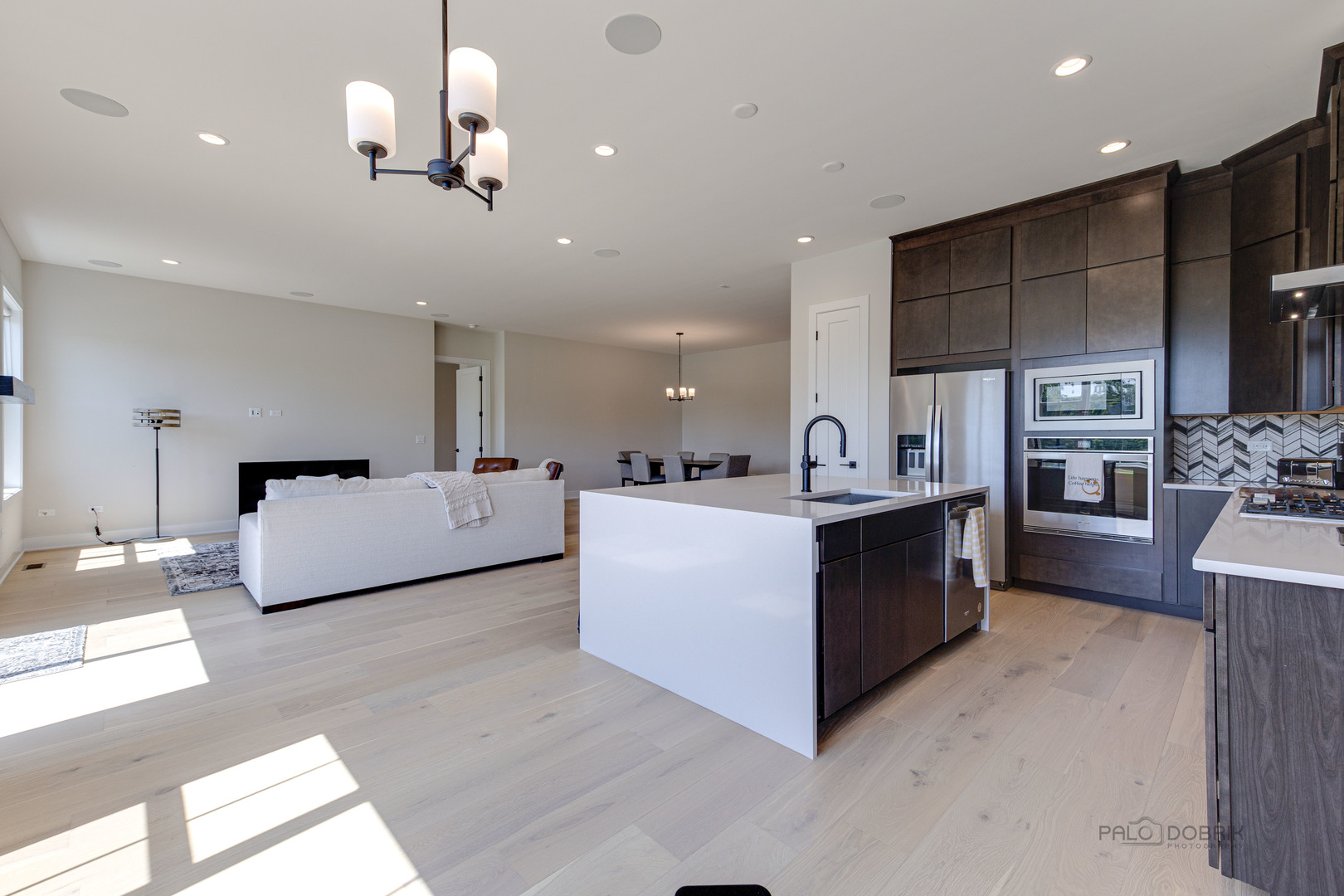 3531 South Riding Ridge Elgin, IL 60124 - Photo 14 of 36 a living room with furniture and kitchen view