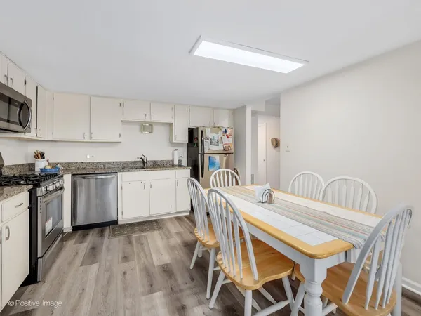 $325,000 | 1824 Whidden Avenue, Downers Grove, IL 60516