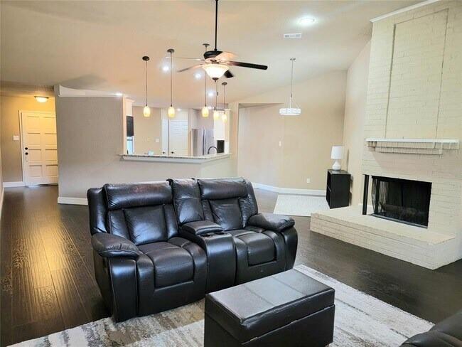 213 Springridge Lane Euless, TX 76039 - Photo 4 of 11