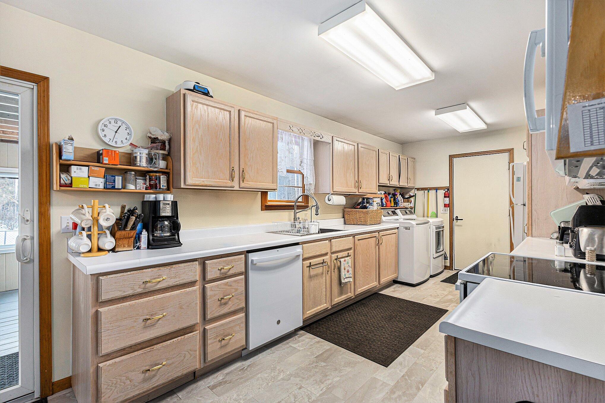 4935 West Deren Road Ludington, MI 49431 - Photo 11 of 36 Kitchen
