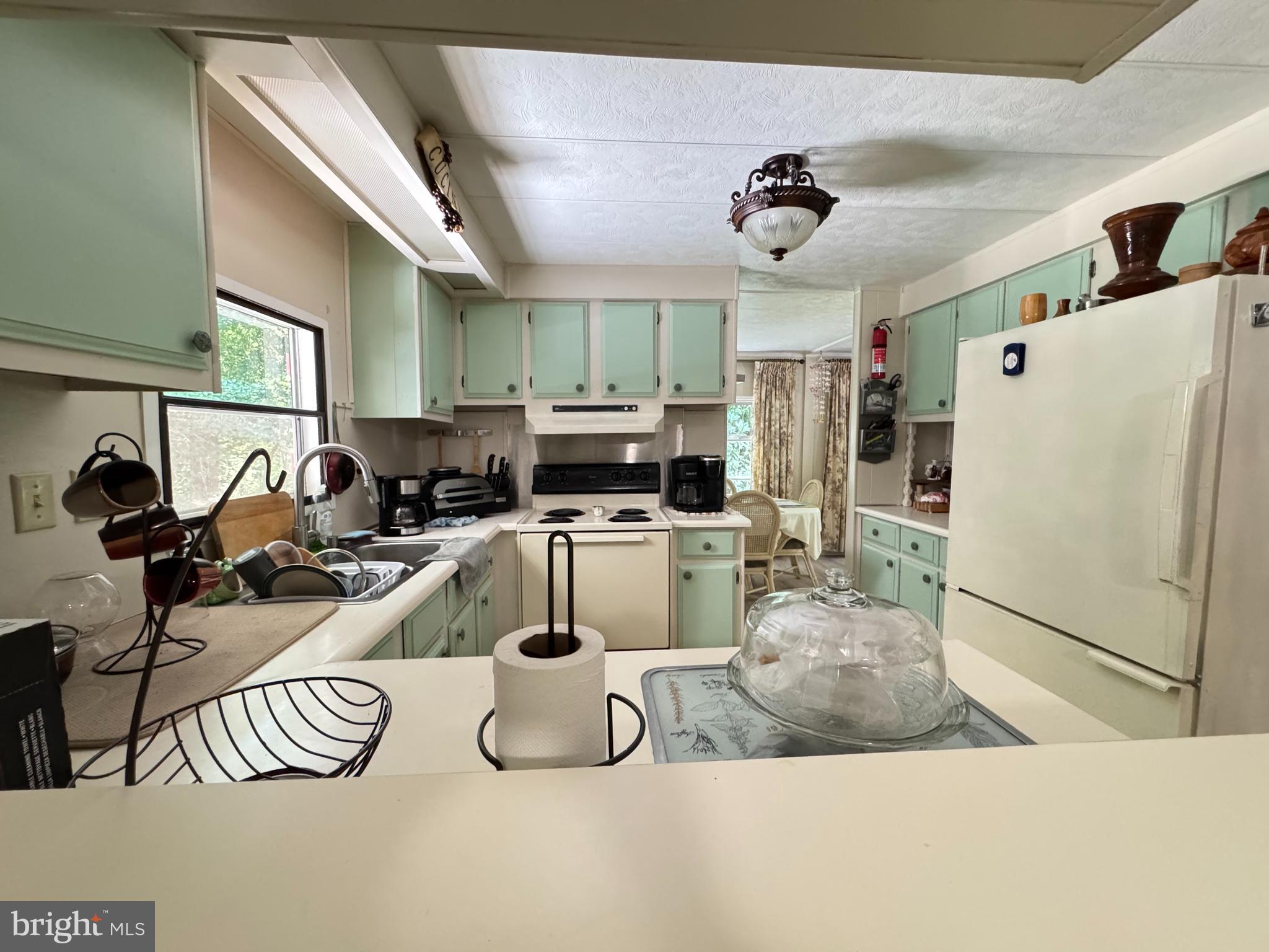 34118 Pinewood Circle, Unit 11080 Lewes, DE 19958 - Photo 10 of 22 a kitchen that has a lot of cabinets and refrigerator
