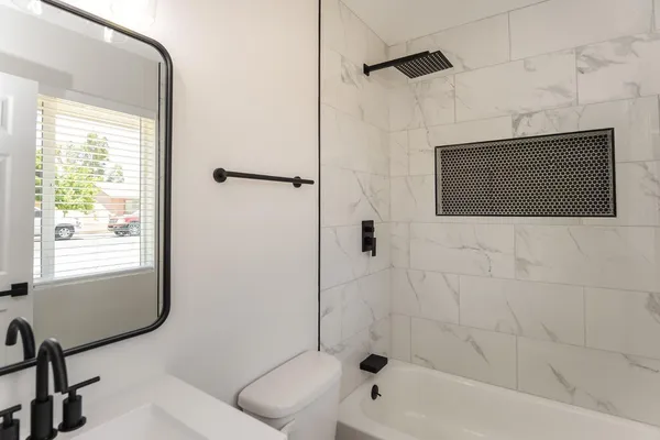 $2,195 | 548 West Elena Avenue, Mesa, AZ 85210