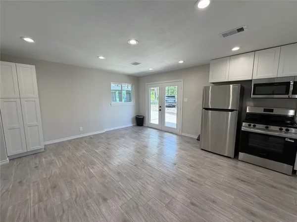 $2,250 | 28316 East Hardy Road, Spring, TX 77373