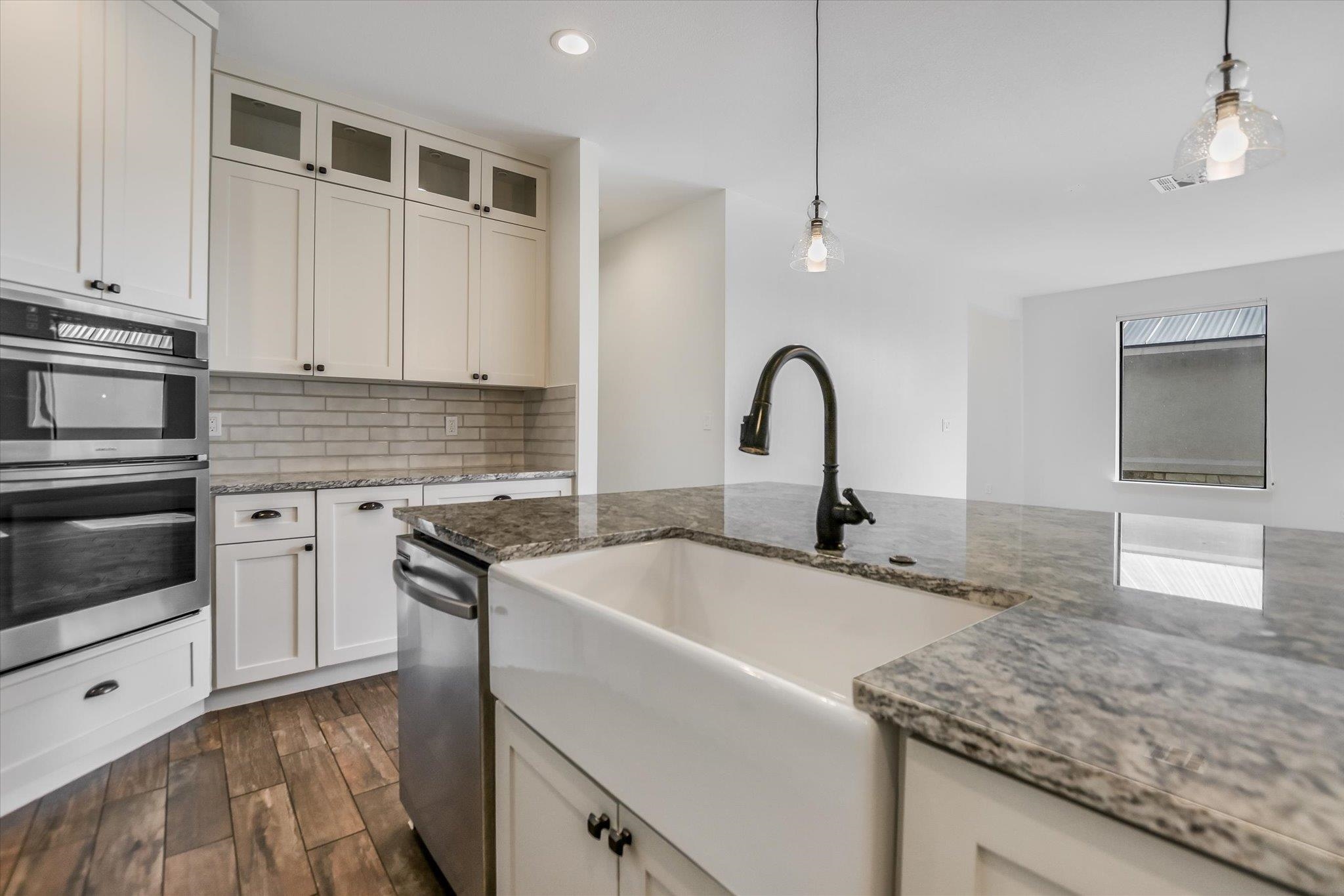 319 Parallel Circle Horseshoe Bay, TX 78657 - Photo 13 of 26