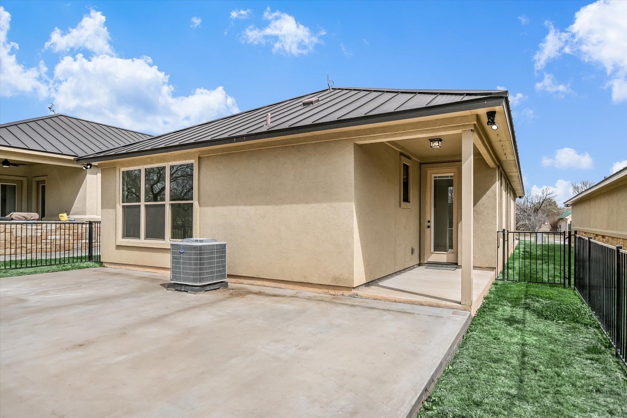 319 Parallel Circle Horseshoe Bay, TX 78657 - Photo 23 of 26