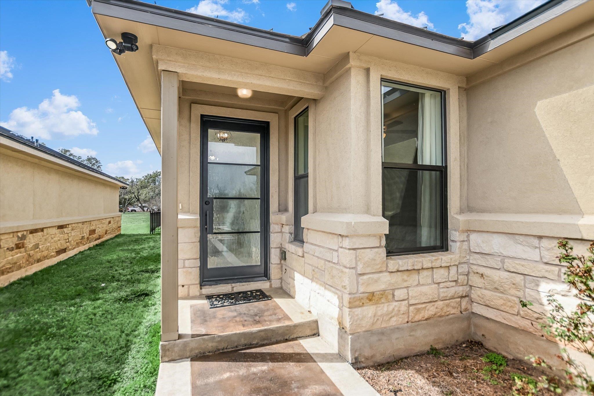 319 Parallel Circle Horseshoe Bay, TX 78657 - Photo 3 of 26